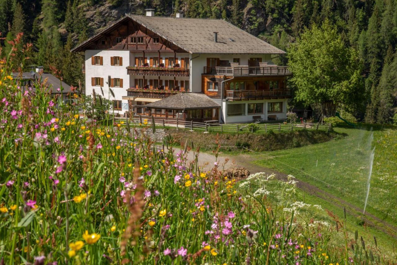 Hotel Ultnerhof Santa Gertrude ภายนอก รูปภาพ