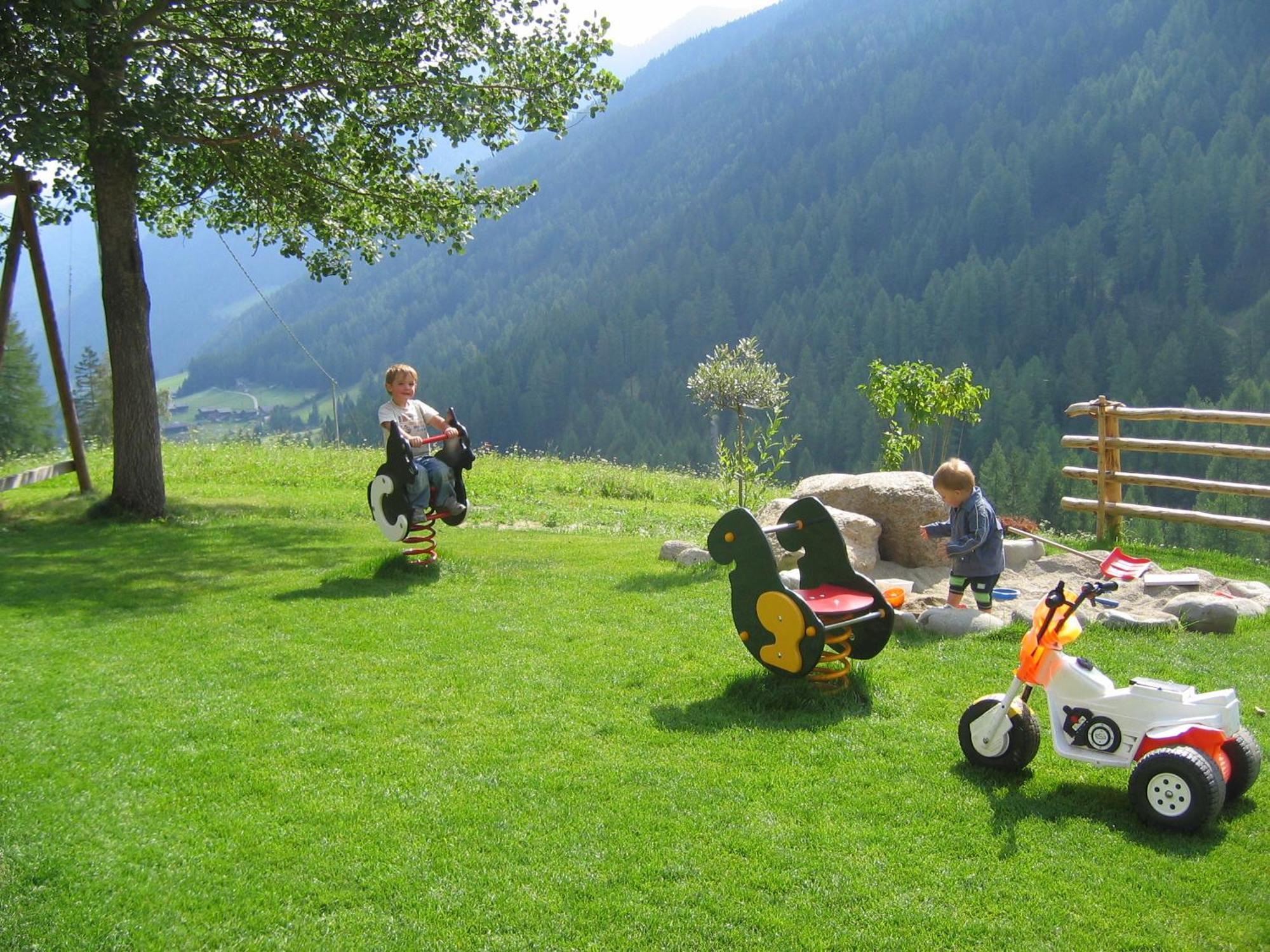 Hotel Ultnerhof Santa Gertrude ภายนอก รูปภาพ