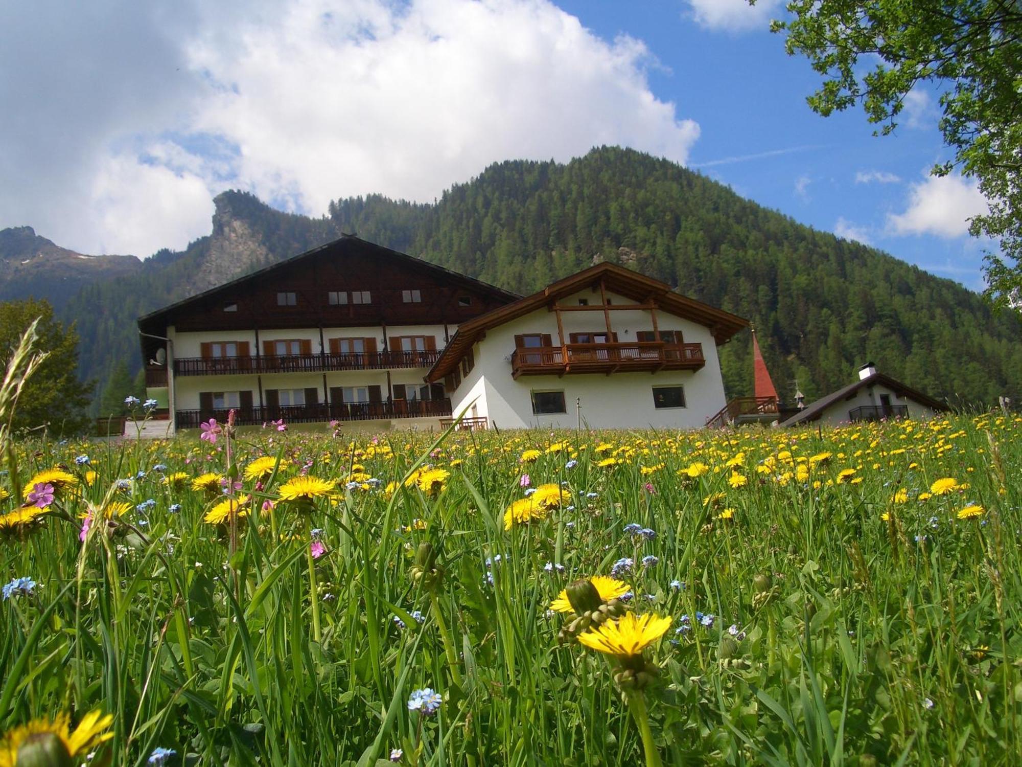 Hotel Ultnerhof Santa Gertrude ภายนอก รูปภาพ