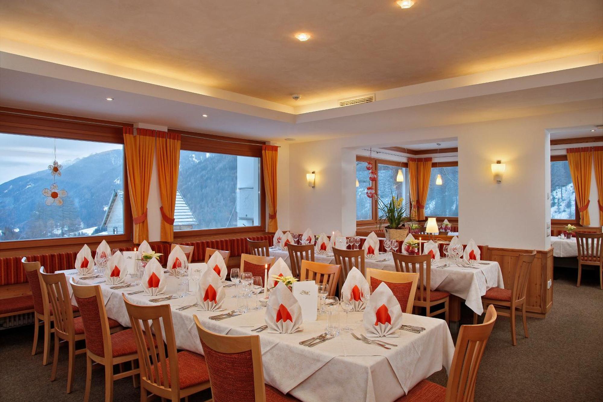 Hotel Ultnerhof Santa Gertrude ภายนอก รูปภาพ