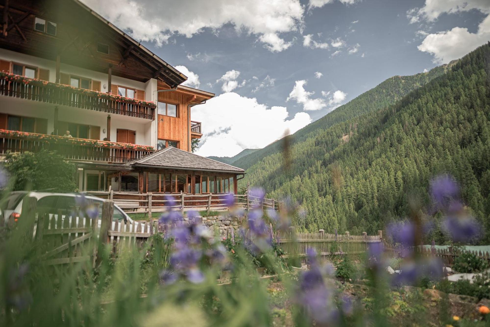 Hotel Ultnerhof Santa Gertrude ภายนอก รูปภาพ