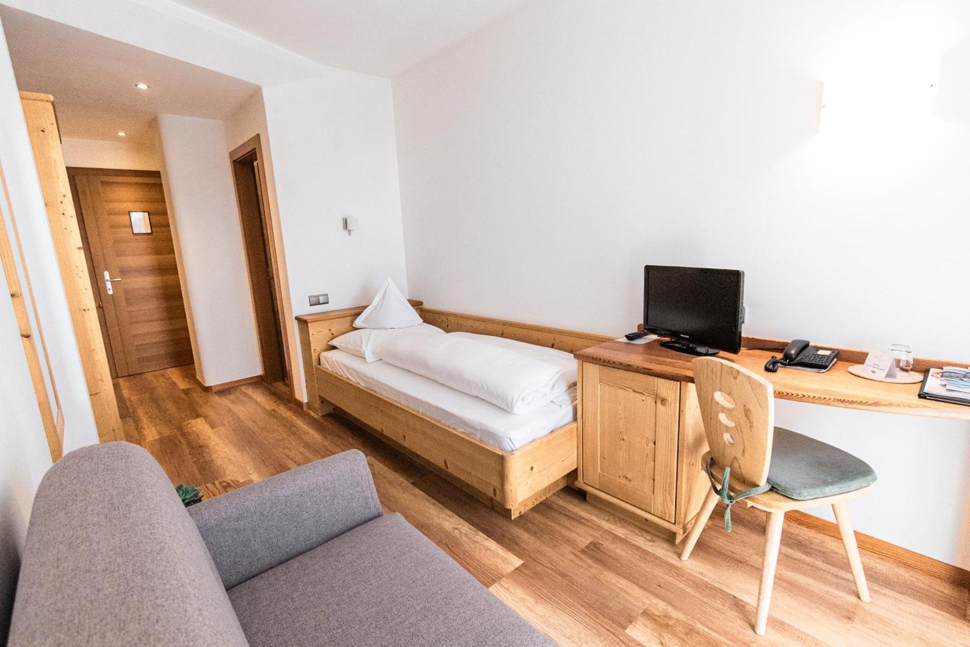 Hotel Ultnerhof Santa Gertrude ภายนอก รูปภาพ