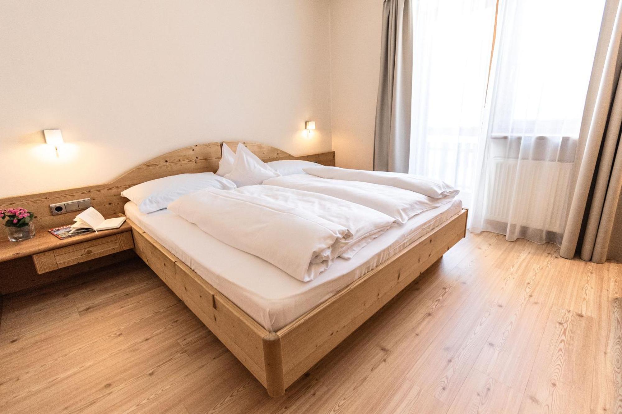 Hotel Ultnerhof Santa Gertrude ภายนอก รูปภาพ