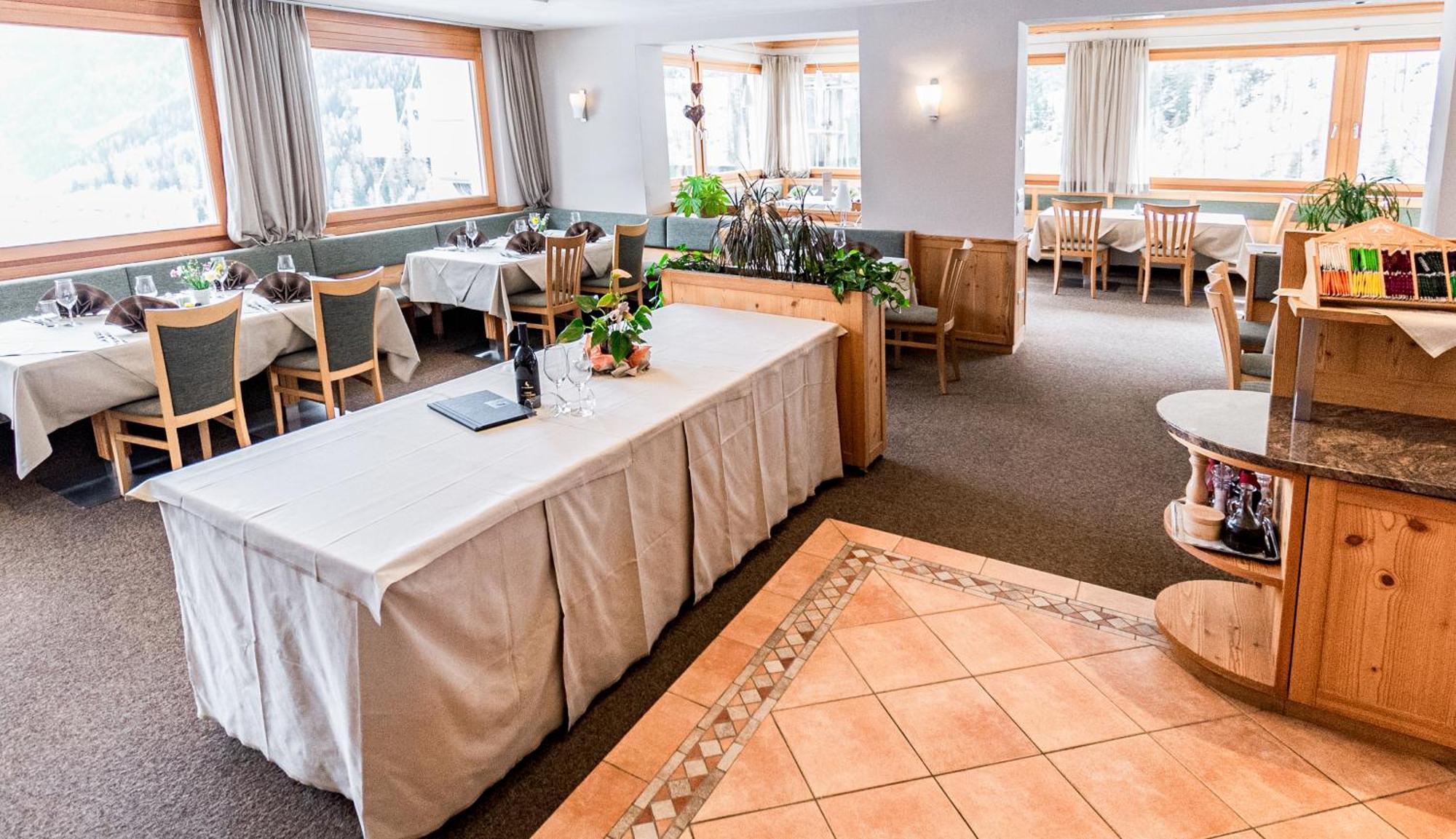 Hotel Ultnerhof Santa Gertrude ภายนอก รูปภาพ