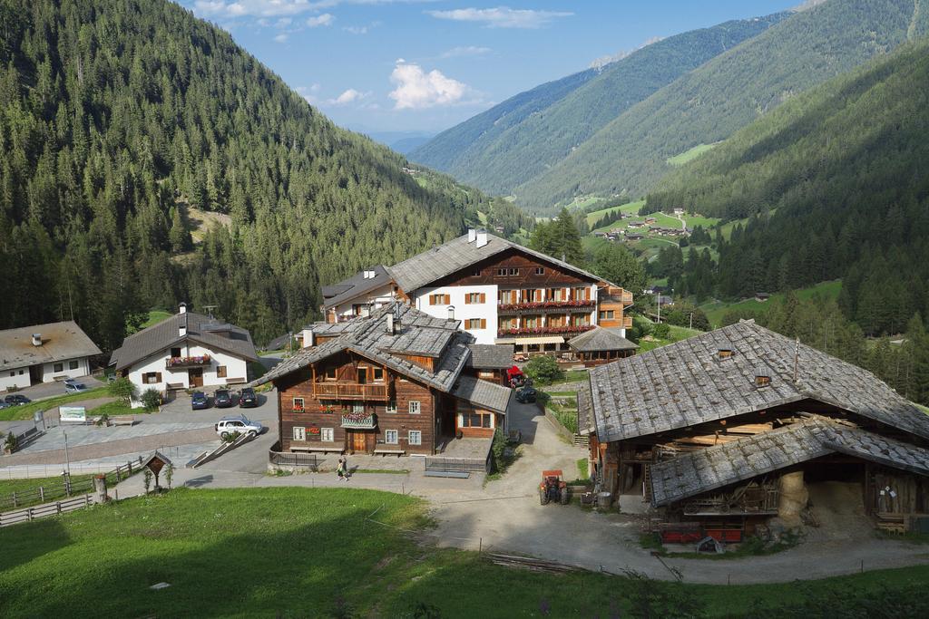 Hotel Ultnerhof Santa Gertrude ภายนอก รูปภาพ