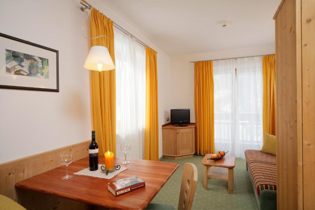 Hotel Ultnerhof Santa Gertrude ภายนอก รูปภาพ