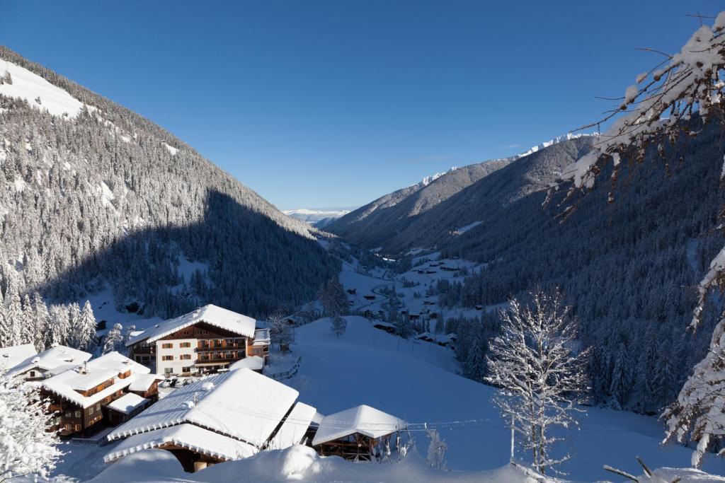 Hotel Ultnerhof Santa Gertrude ภายนอก รูปภาพ
